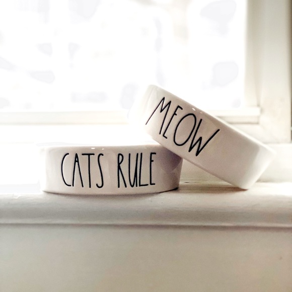 Cat’s food and water bowls - Picture 1 of 3